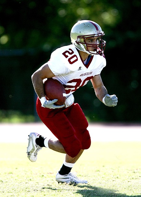 曼联官宣：巴西后卫特莱斯租借到塞维利亚.